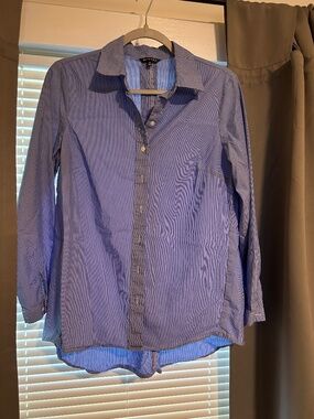 HANNAH medium blue and white pinstriped button down